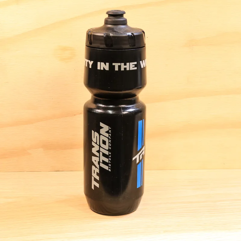 2022 Transition TBC Purist 740ml Water Bottle in Black/TR Bluebott-2